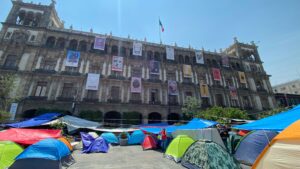 principal planton en el zocalo (1)