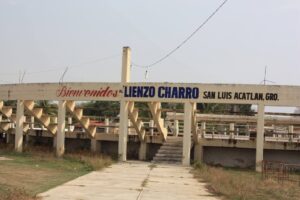 ROJA EL LIENZO CHARRO (1)