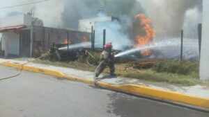 ROJA EL POLVORÍN EN LLAMAS