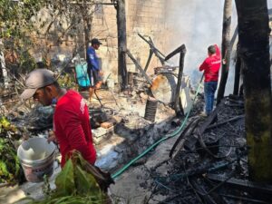 ROJA INCENDIO EN MAR AZUL (4)