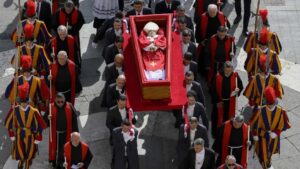 nacional fieles despiden al papa