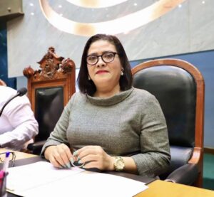 principal Gladys Cortés Genchi