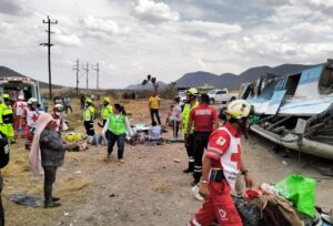 roja El autobús volcado