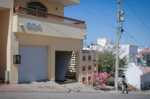 roja el lugar