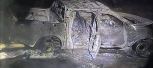 roja la camioneta quemada