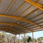 Reparan iluminación de auditorio en El Maguey