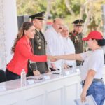 Evelyn reconoce a Fuerzas Armadas y llama a construir un país libre