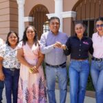 Entrega Tacuba camioneta para el DIF Marquelia