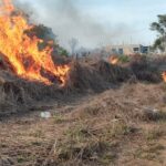 Personal de Protección Civil atiende incendio en Ometepec