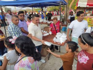 OME RIGO CHACÓN ENTREGA JUGUETES (1)