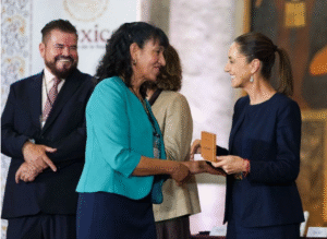 PRINCIPAL ENTREGA DE RECONOCIMIENTOS
