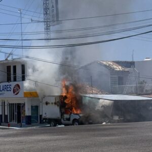 ROJA CAMIONETA SE INCENDIA EN SAN MARCOS (1)