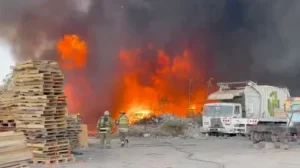 ROJA INCENDIO EN RECICLADORA (1)