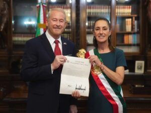 nacional claudia embajador