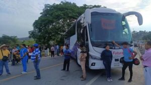 principal bloqueo de la carretera acapulco pintepa