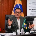 Nadie debe utilizar camionetas blindadas ni escoltas: Félix