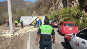 roja la volcadura