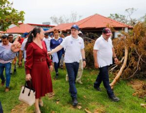 CUAJI Claudia Basilio acompañando a Javier Saldaña