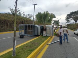 ROJA LA CAMIONETA (1)