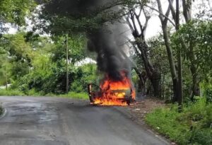 ROJA UNIDAD INCENDIÁNDOSE (1)