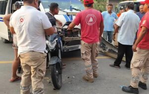 ROJA EMBISTEN A MOTOCICLISTA (1)