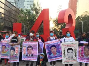 ESTADO LUCHA POR LOS 43