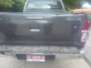 ROJA LA CAMIONETA HILUX