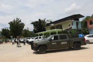 principal fuerte presencia policial en el cortijo (7)