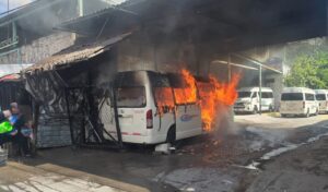 roja la camioneta quemada (1)