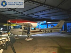 roja las aeronaves y el lugar (2)