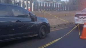 ROJA AUTO QUE CONDUCÍA