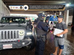 ROJA EL DETENIDO Y LA CAMIONETA