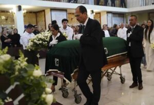 roja Sepelio de Bernardo Bravo Manríque