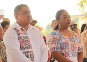 JUCHITÁN LA ALCALDESA Y SU ESPOSO