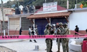 ROJA MILITARES Y GUARDIAS