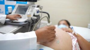 ROJA NIÑA EMBARAZADA