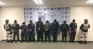 roja los policias