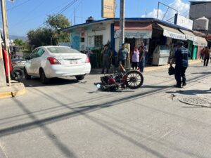 ROJA CHOCA MOTO CON TSURU (1)