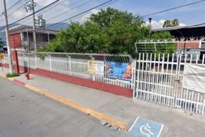 ROJA LA ESCUELA