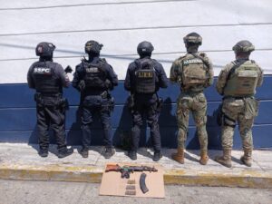roja el arma