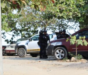 ROJA AUTORIDADES EN EL LUGAR