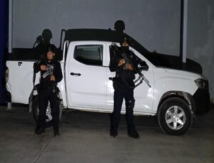 ROJA Camioneta asegurada