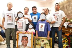 ROJA FAMILIA DE  Alberto Arce Flores