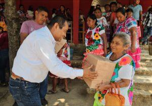 SAN LUIS ENTREGA DE APOYOS (1)