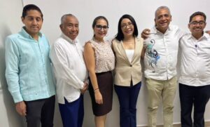 ESTADO Los funcionarios y la aspirante a gobernadora