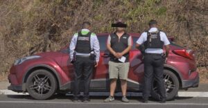 ROJA EL COCHE Y EL CONDUCTOR