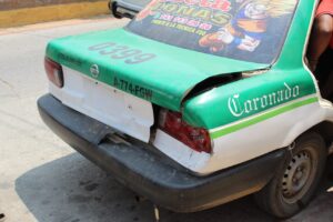 ROJA LOS VEHÍCULOS CHOCADOS (1)