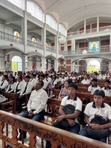 BOLETÍN SAN LUIS ADAIR EN LA MISA (2)