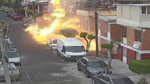 ROJA LA EXPLOSIÓN
