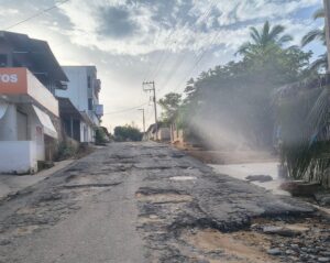 XOCHIS LA CARRETERA EN MAL ESTADO